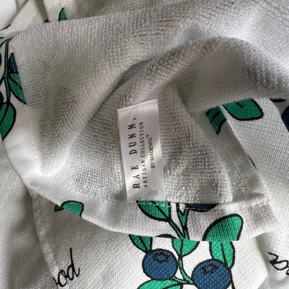 Hand crafted brand new Rae Dunn upcycled Leaf and berries feel berry good Towels - Picture 2 of 4